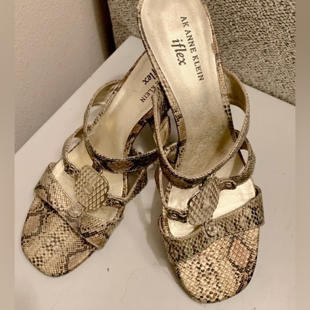 AK Anne Klein Hickory Snakeskin I-Flex Comfort Sandals 8 1/2 Heels Slip On